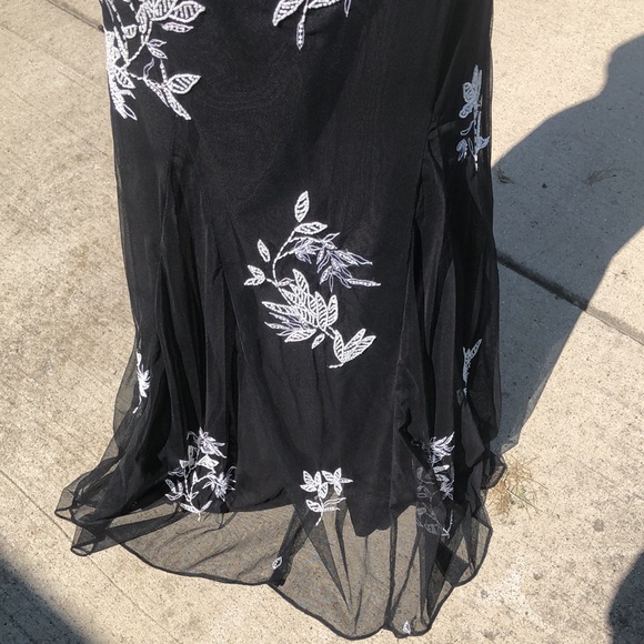 Black and White Black Tie Gown - Picture 5 of 9